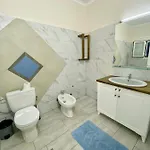 빌라 Tani's House Sarandë