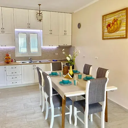 Tani's House ساراندا