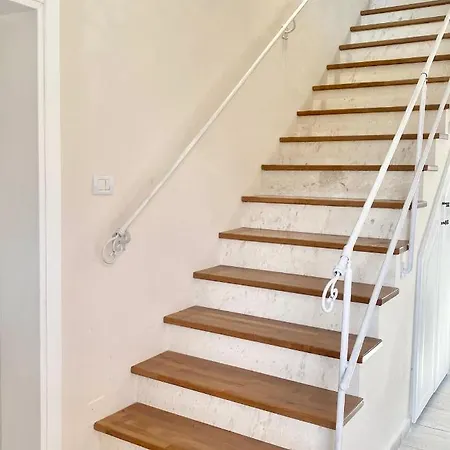 Tani's House ساراندا