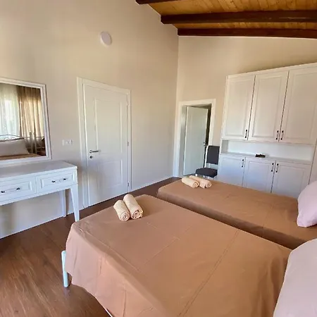 فيلة Tani's House ساراندا