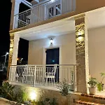Tani's House ساراندا